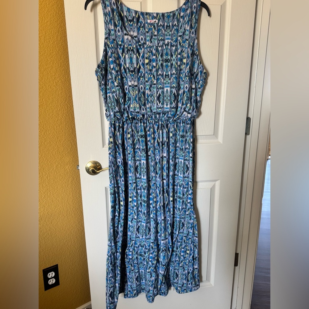 Elegant Blue Patterned Maxi Dress